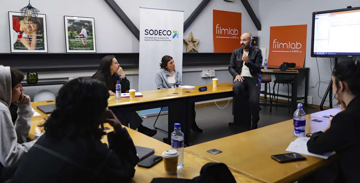 El cineasta Álvaro Gago imparte una sesión formativa sobre dirección cinematográfica en FilmLAB LaC6